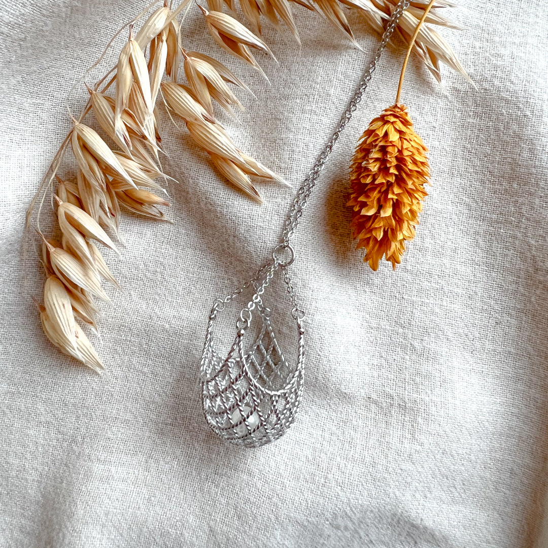 Pearl in a net necklace
